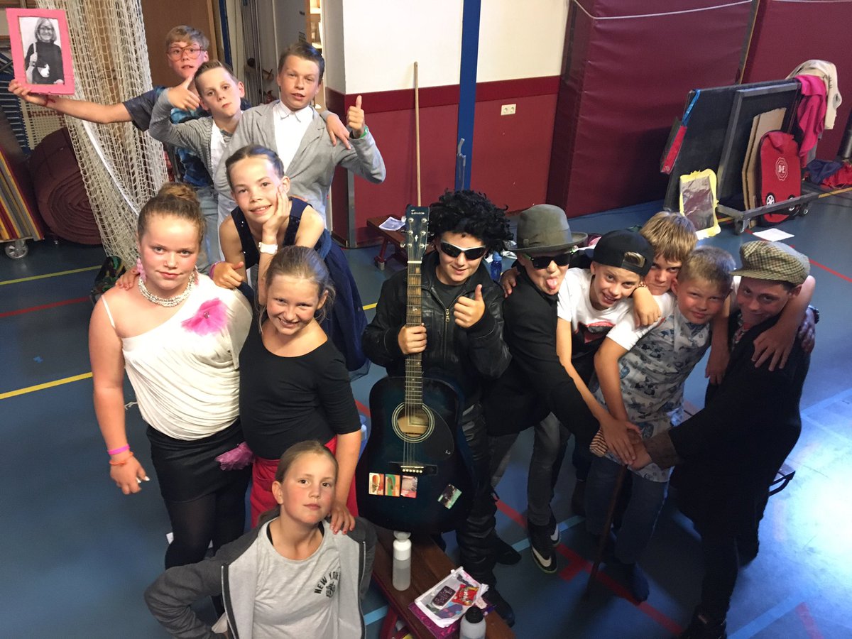 aafke_reinders's tweet photo. Musical @It_Twaspan gr 7/8 backstage #wezijnnietzenuwachtig... https://t.co/blhlsq4iDi