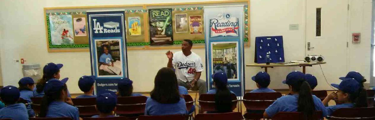 SunValleyBranch's tweet photo. THANK YOU to #dennispowell @LibraryFoundLA @DodgersFdn & the @Dodgers for making our event yesterday wonderful. Our young patrons loved it! https://t.co/pTrLZBuuVU