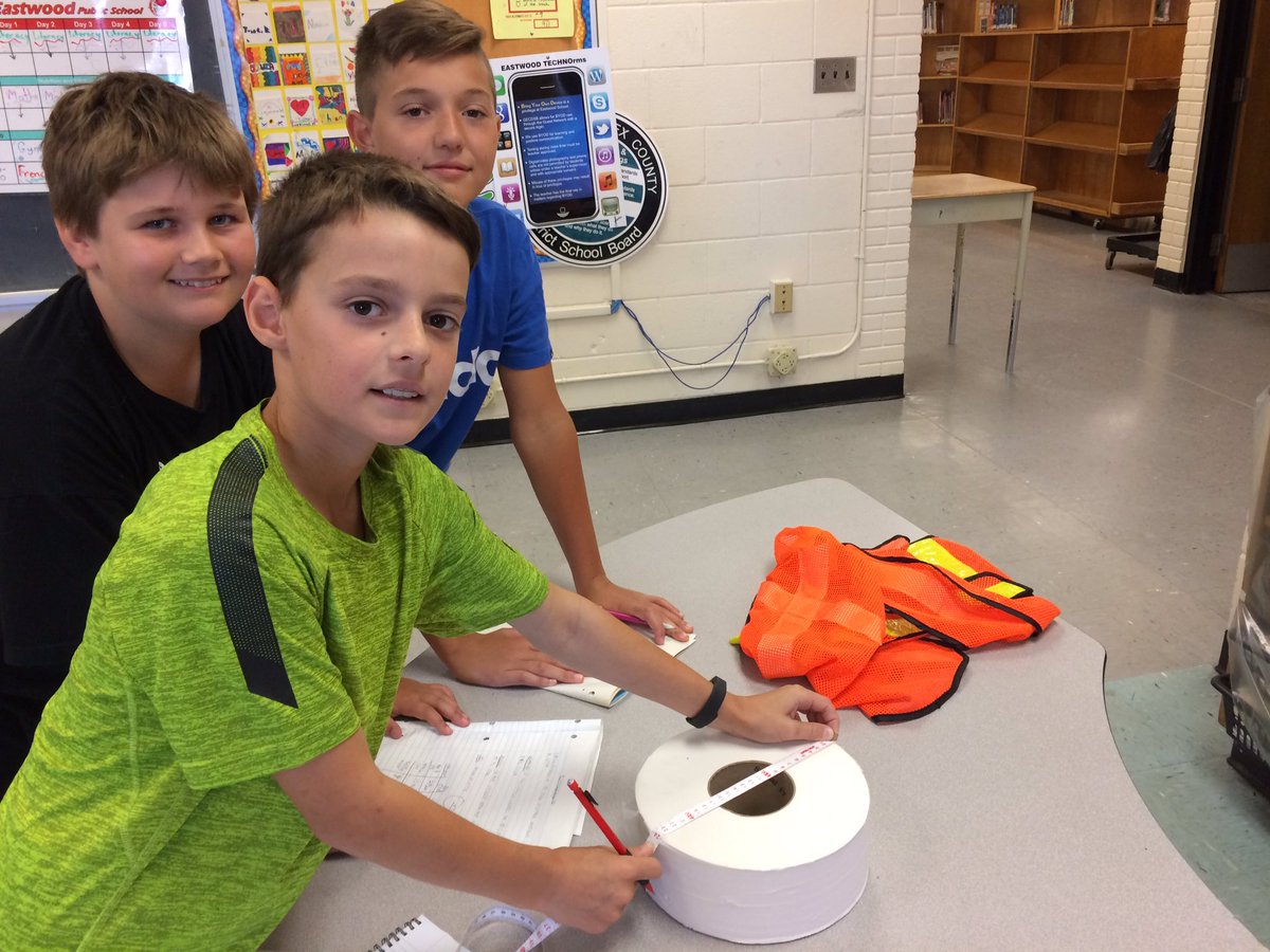 andy_bulat's tweet photo. Moving Forward Summer Learning at Eastwood PS. Students discovering the relationshio b/w circumference, diameter and Pi. https://t.co/BXS58pBI9n