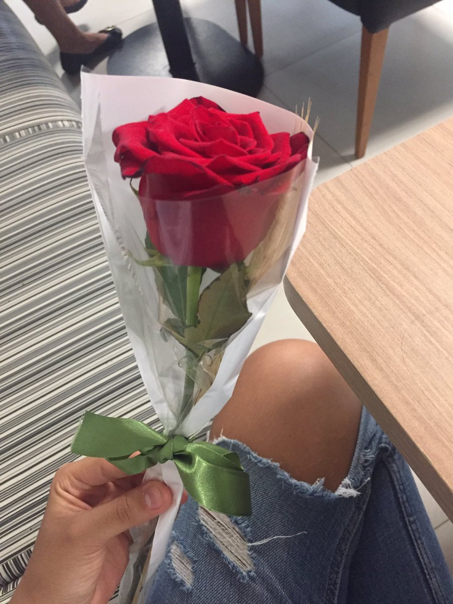 Madrugadao____'s tweet photo. Este simples gesto, faz muita garota feliz https://t.co/YUXb2G8G1L