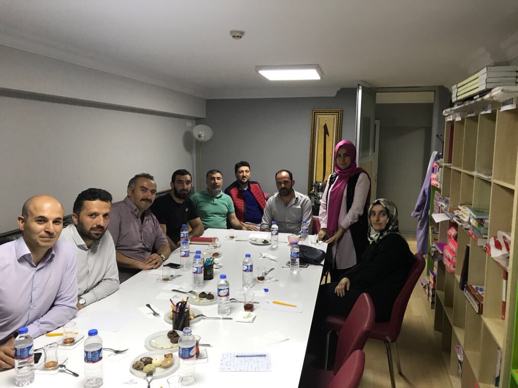 Ümraniye İmam Hatip Mezunları Derneği ÜMİMDER yönetim kurulu üyeleri istişare toplantısında bir araya geldi.