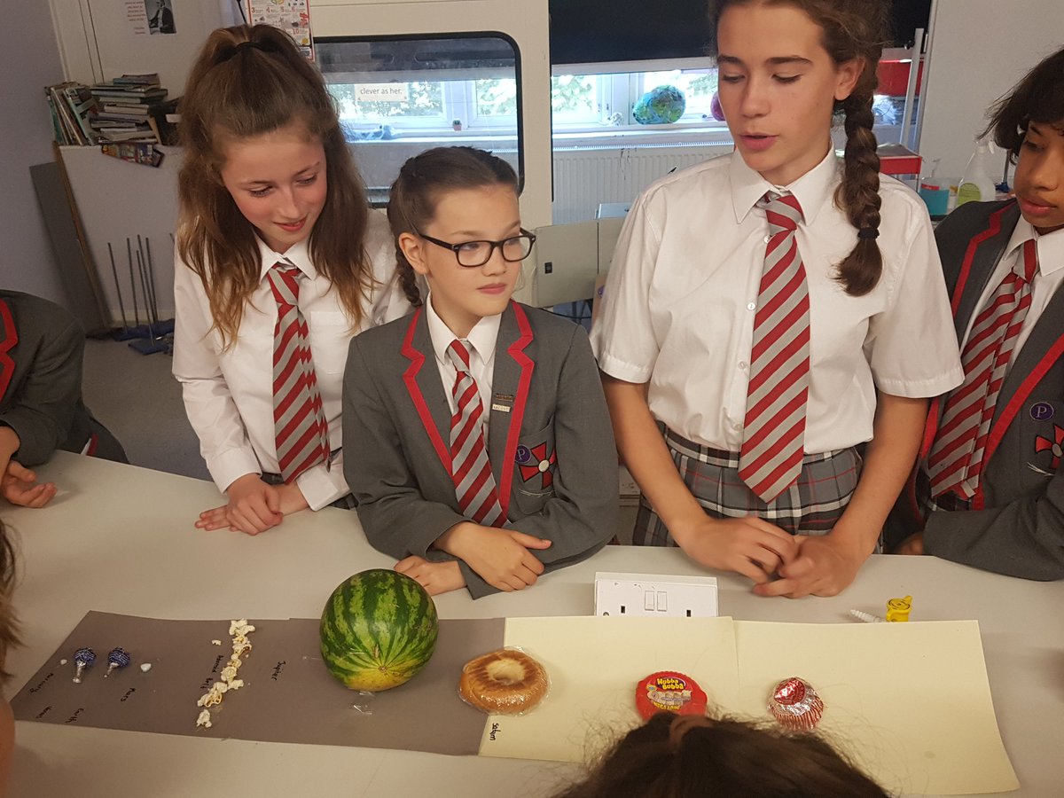 srrcc_science's tweet photo. Informative and creative space presentations from 7P #solarsystemmodels #canwemakeittomars #whatarestarsmadeof 🌍👽☉🌟 https://t.co/znlD6GVbXn