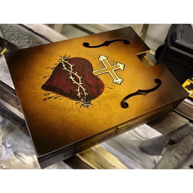 DaddyMojoGuitar's tweet photo. Final touches in white on a Dolorosa design for an upcoming 4 stringed instrument. Grab yours today! https://t.co/qczFbdov4T #Cbg #Daddymojo https://t.co/4SqdizbE7l