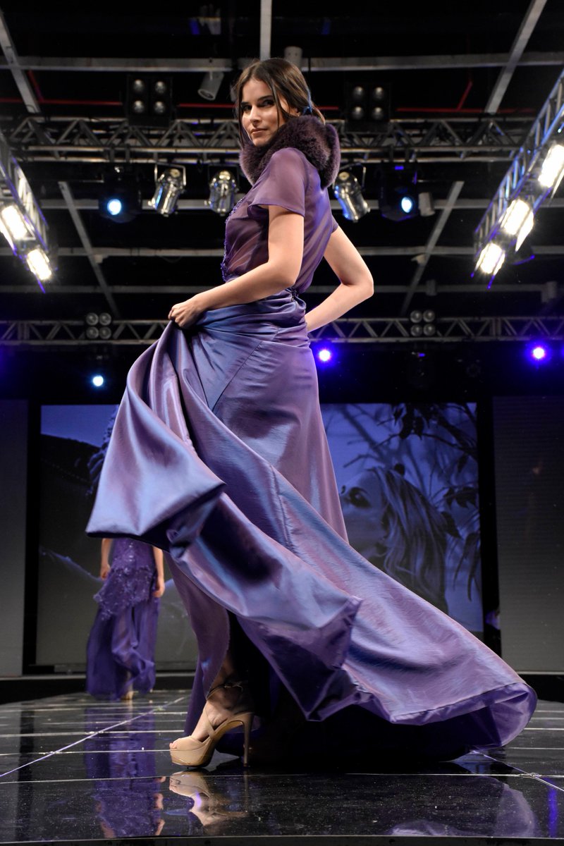 silkeymundial's tweet photo. 📸Impactante colección de @PatriciaProfumo en #ModaCoiffure2017 👑 Mirá las fotos en nuestro facebook!→https://t.co/Xv9kxG9nS0 #Tendencia2017 https://t.co/o3QMz87Te6