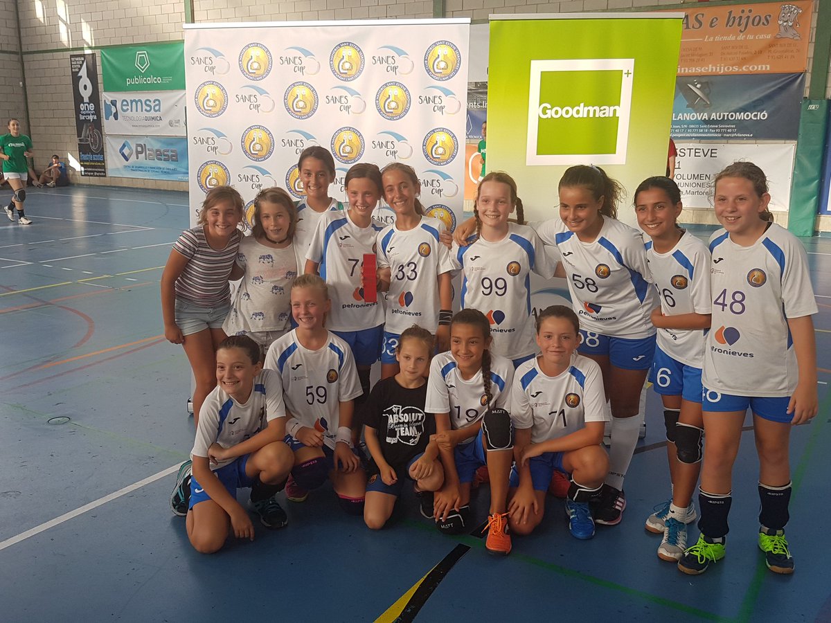 sanescup24's tweet photo. 🏆🏆🏆 FINAL ALEVIN FEMENINA
@Sanescup17 
@clubhvc Vilanova del Camí vs @Handbol_Sanes (18-12)
MVP mejor jugadora: Eva Marçal @clubhvc 
😁👏👏👏 https://t.co/oRcSsQ5lr4