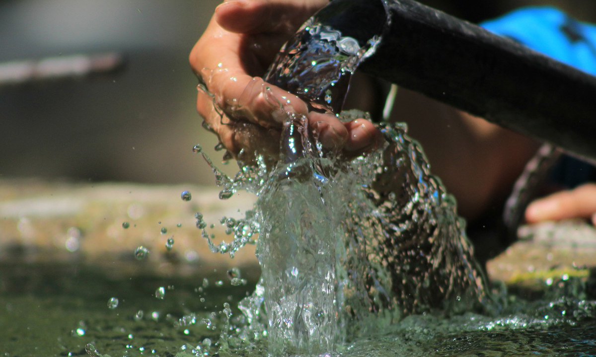 An easy-to-use handheld #chemistry lab from Sandia can quickly and cheaply ensure safe, clean drinking #water 💧 bit.ly/2uwbPFm
