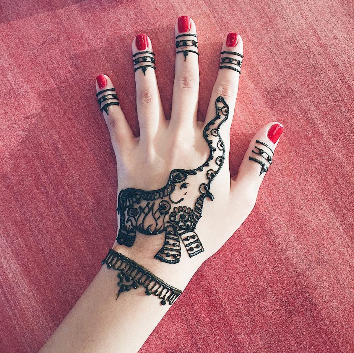EscapeMiamiSwim's tweet photo. There will be henna 😍 #thehennatouch #escapemiami #RSVP now! https://t.co/M28RIbkxmk