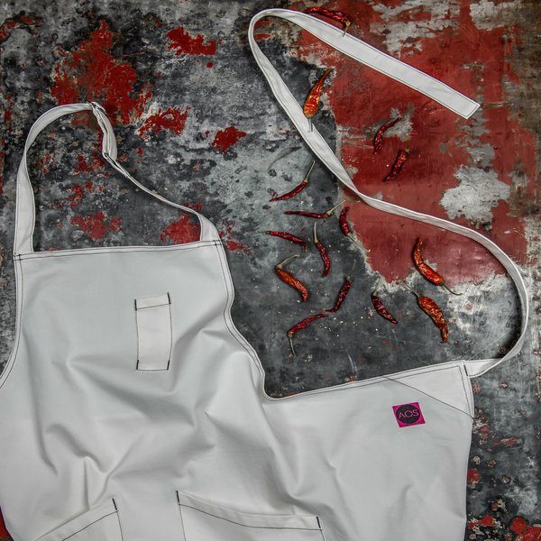 aosbysosa's tweet photo. Our ultra LIGHTWEIGHT aprons allow you to "breathe" "MarcoPUREWhite" #chefsaprons #availablenow #AOSbySOSA https://t.co/UFyhmodMGg https://t.co/b64REJfRdU