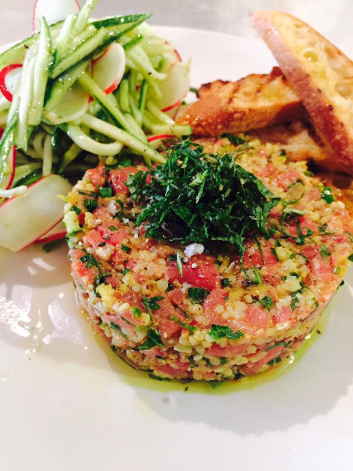 Au menu <a href="/LaikaMontreal/">Laïka Montreal</a> : Tartare de bœuf au sumac, curcuma, boulgour &amp; menthe (façon kibbé nayé, mais au couteau)
