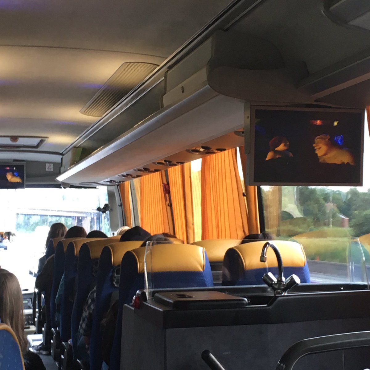 BDOWestwood's tweet photo. Homeward bound watching shrek! #Seacole #BDO2017 🎬🍫🍿🍬 https://t.co/aDtRpYSZOP