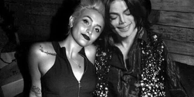 I love my daddy very much <a href="/EraOfMichael/">ᗰᖇ ᒍᗩᑕƘSOᑎ. |~Parody</a> 💕