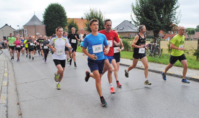 Michiels_Jonas's tweet photo. Enorm genoten vd 2de editie Relax &amp; Run in #Linter. Veel dank aan het gemeentepersoneel, vele vrijwilligers, toffe bands en publiek. https://t.co/M5oe0gx3zj