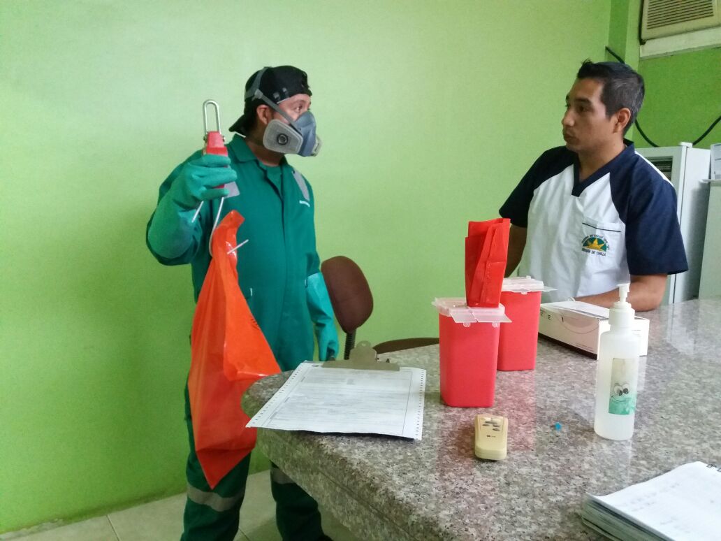 AGUAPASEP's tweet photo. Gestión desechos sanitarios #Pasaje. Entrega de Hosp. Militar, Lab. Virgen de Chilla 1 y 2 @maeeloro @municipiopasaje https://t.co/DR7QTjqQSq