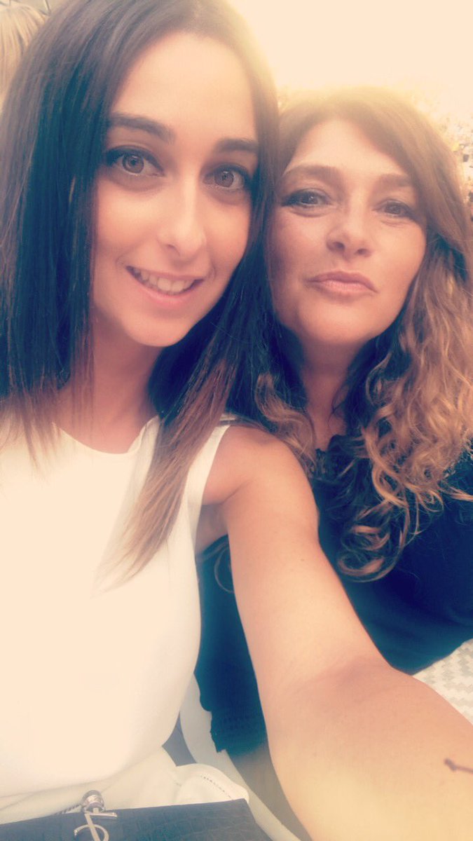 JuliePanai's tweet photo. On passe pas en direct sur le grand écran Nous ?? #CelineDionLive2017 https://t.co/XTRPO7s2tB