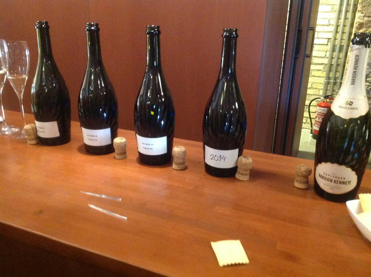 Olaitor's tweet photo. Cata de Vardon Kennet de Bodegas Torres ayer en compañia de sumilleres de Zona Norte. https://t.co/AIgQrL54xQ
