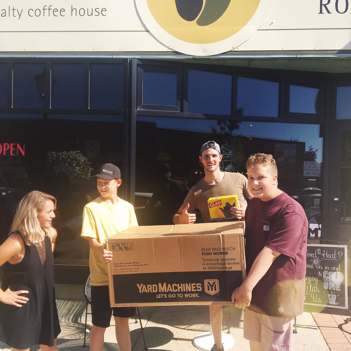 Giving these brand new entrepreneurs the first assets to their new business! What a riot it's been. #skiptheladderwithmadhatter