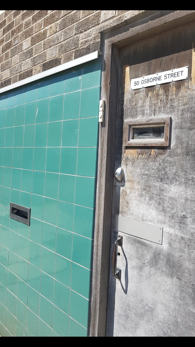 Concretekestrel's tweet photo. Quality #60s building in #Hull in the sunshine #style #function #offices #brick #functionalarchitecture https://t.co/htZAA4G37y