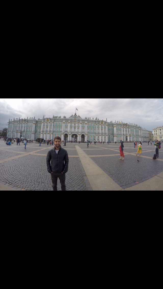 _damianjackson_'s tweet photo. Desde San Petersburgo en el Museo Hermitage y junto al Caballero de Bronce. Esperando el sorteo del Kini. @DiegoForlan7 https://t.co/ADl4slhq0j