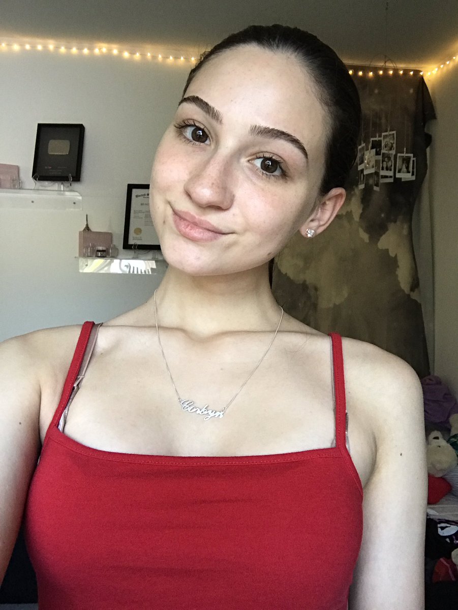 BeautyChickee's tweet photo. no makeup day https://t.co/HAC1lrqnw9
