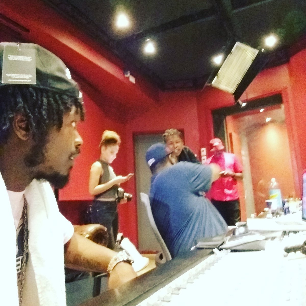HollowmanJendor's tweet photo. #Hellasmoke #Soakitup https://t.co/xCE5YKG40Y