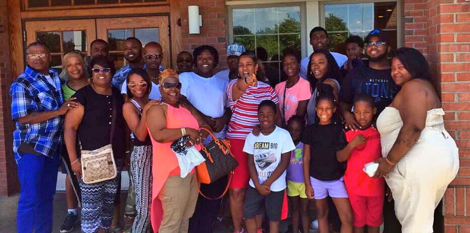 ___POWERhouse's tweet photo. La Familia #FamilyReunion2017 not at just half https://t.co/tLBqQ6knXA