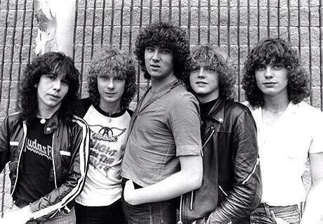 July 18th 1978 <a href="/DefLeppard/">Def Leppard</a> made their LIVE debut at Westfield School in #Sheffield #England in front of about 150 students.
#TDIM