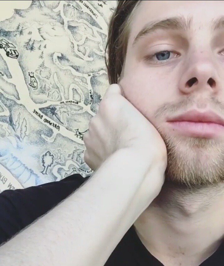 MaijaKoko's tweet photo. Waiting for 5SOS to come back &amp; start their gigs &amp; be more active on social media like ... https://t.co/Bxm3rlC5aH