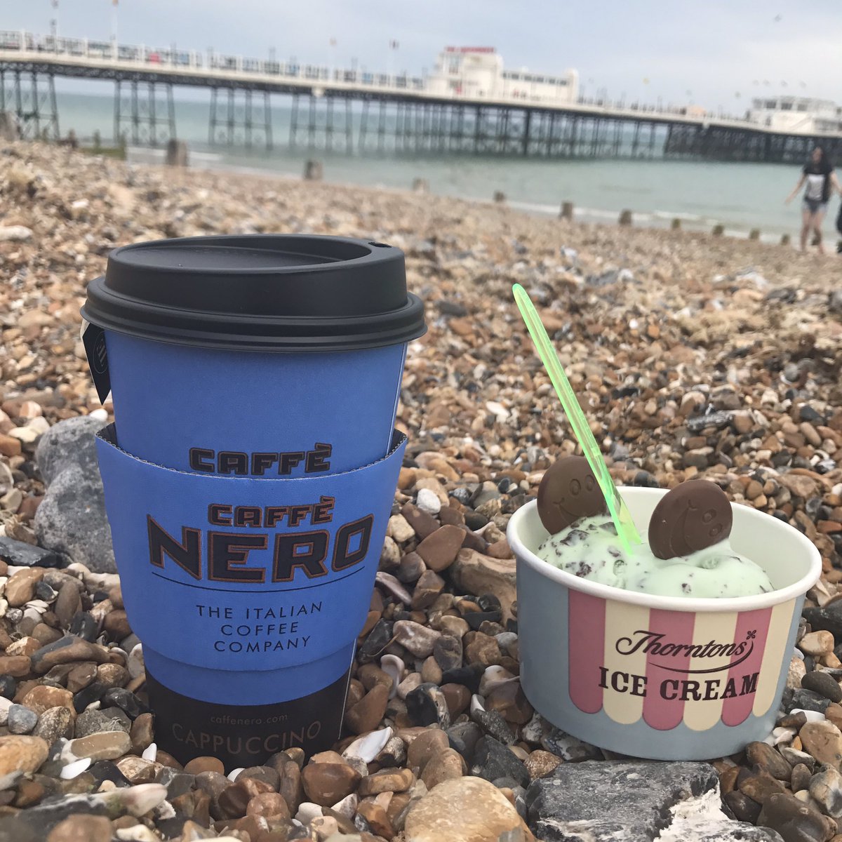 EmilyWarrington's tweet image. Enjoying some O2 priority freebies on the beach!☺️@O2 #O2priority #thanksO2 #cafenero #thorntons
