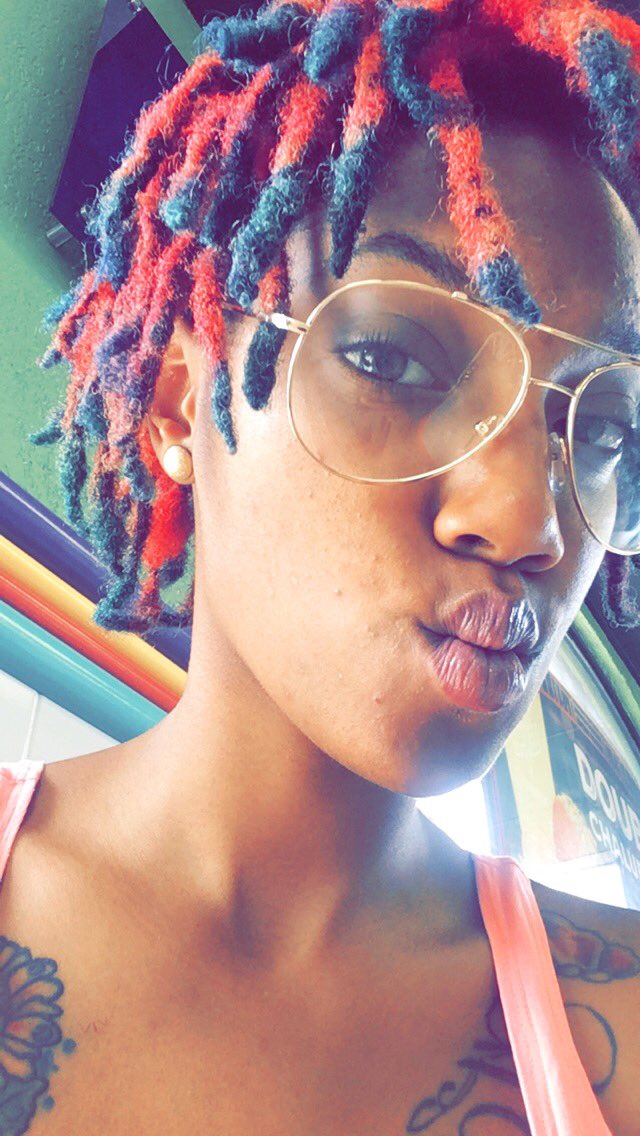 Its_RedMaree's tweet photo. Lemme Cover You In All These Kisses πβ¨ #InLoveWithMyDreads π©π #RedMaree πΉπ₯ https://t.co/NjC3JgDdxq