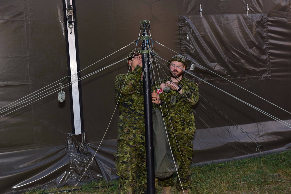 Armeecanadienne's tweet photo. Des militaires du #3PPCLI à l’#opREASSURANCE sur la base aérienne de Papá (#Hongrie) en préparation à l’exercice #SWIFTRESPONSE https://t.co/sMRx5E5MHz