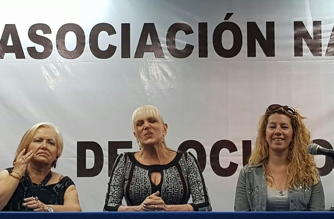 6666taz's tweet photo. #Conferencia @conciertos66 @hugomejuto  @valerialynch  @eloyhm  @ANLM5 @TMetropolitanMx el 21
#AleMostra https://t.co/OpxTBJh93n