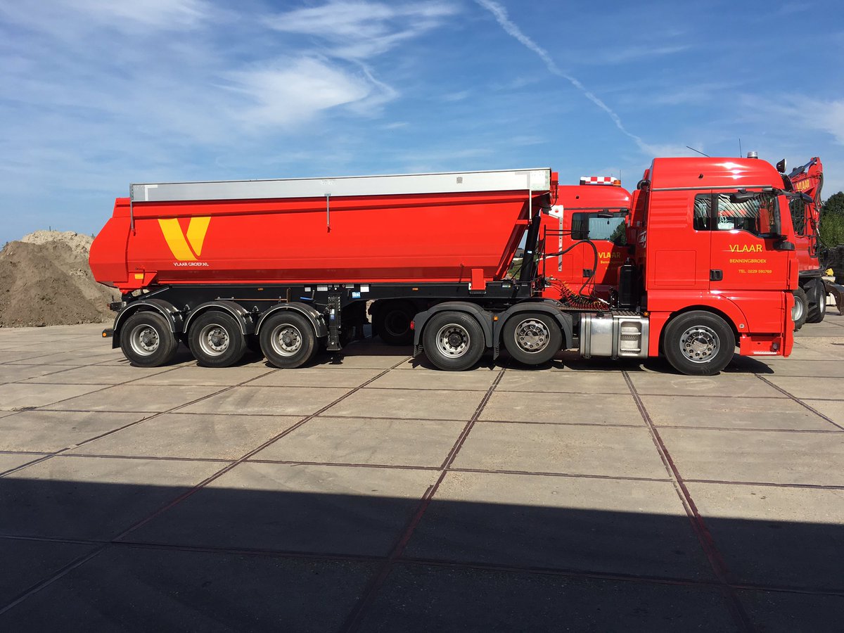 VlaarB's tweet photo. Uitbreiding wagenpark met 3de kiptrailer. Met nieuwe logo en opdruk. Na de bouwvak volgt nr.4 #Bert, veel veilige km's met je nieuwe truck. https://t.co/LTRK0829uh
