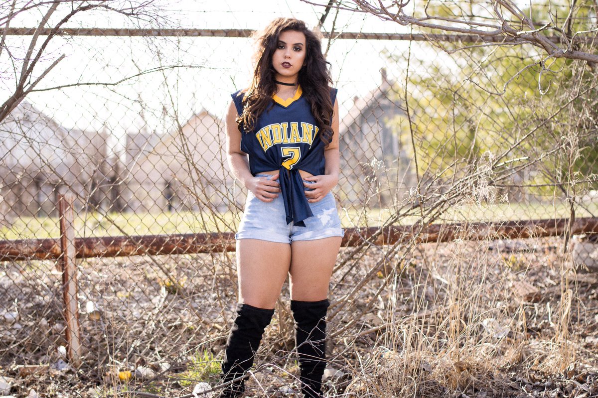 PrettyLittleGrk's tweet photo. Love us some good ol' vintage pieces. Pretty Little Greek shoot with Chelsea Alexandra Photography. 💕🔥🙏🏽 https://t.co/rNpJE4Bo6A