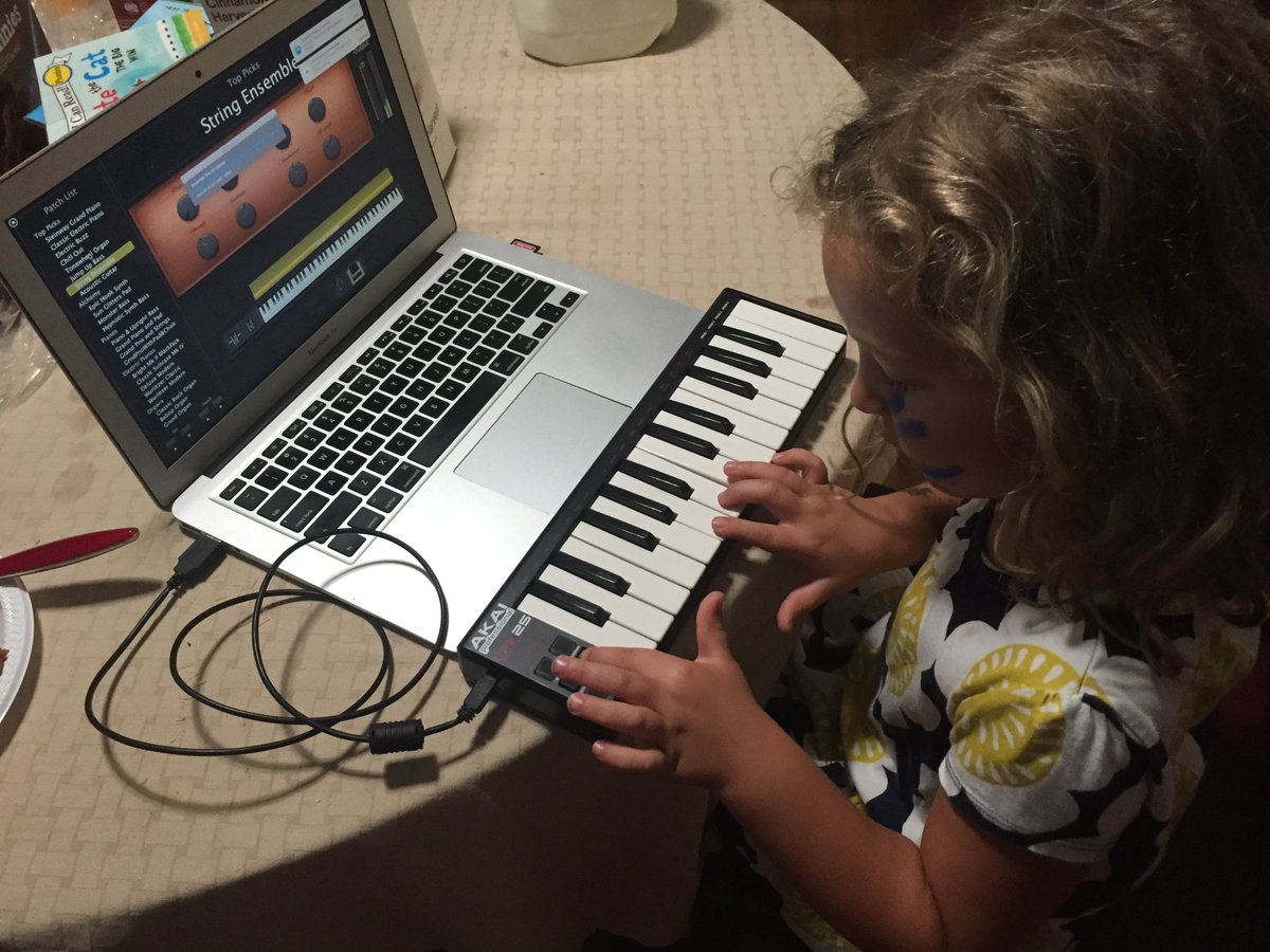 JacobSzekely's tweet photo. Teaching my niece to use Garage Band…she's gonna be a badass!!! #garageband #mainstage https://t.co/sZOwNDD6OB