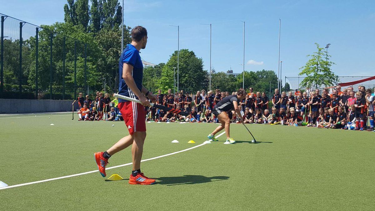 Another fantastic clinic @sportwaysnl in 🇩🇪 @duesseldorferhc_official 👌🏻club <a href="/juliamueller28/">PG</a> #hockey #sportwaysnl #adidashockey #findfocus