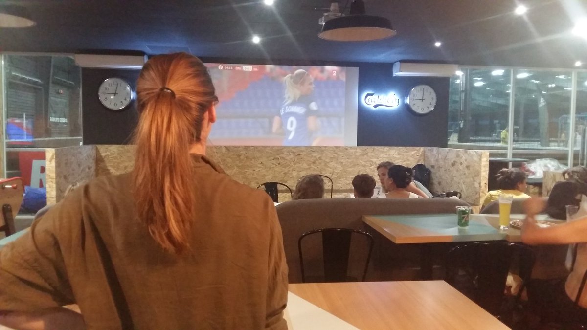 UGirlzz's tweet photo. #EURO2017 @FFFfeminine allez les filles !!! 
@UGirlzz on est là ! https://t.co/mWfSPDxJlQ