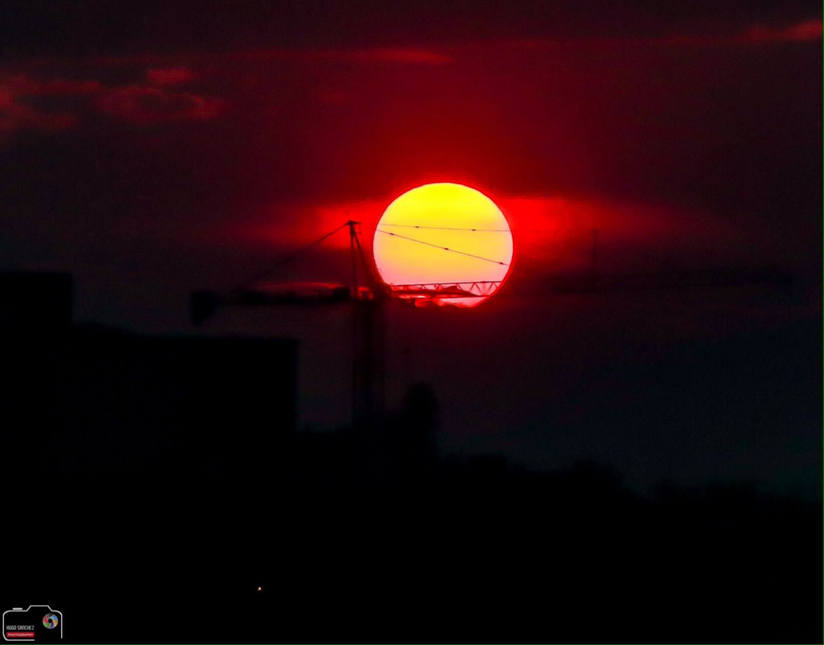 YEGHugo's tweet photo. #yeg #canada150 #exploreedmonton #explorecanada #travelalberta #yegdt #cityofedmonton #pic169 #albertaskies #hazeddays #smokyCity #sunset https://t.co/wP8Kx8F6IU