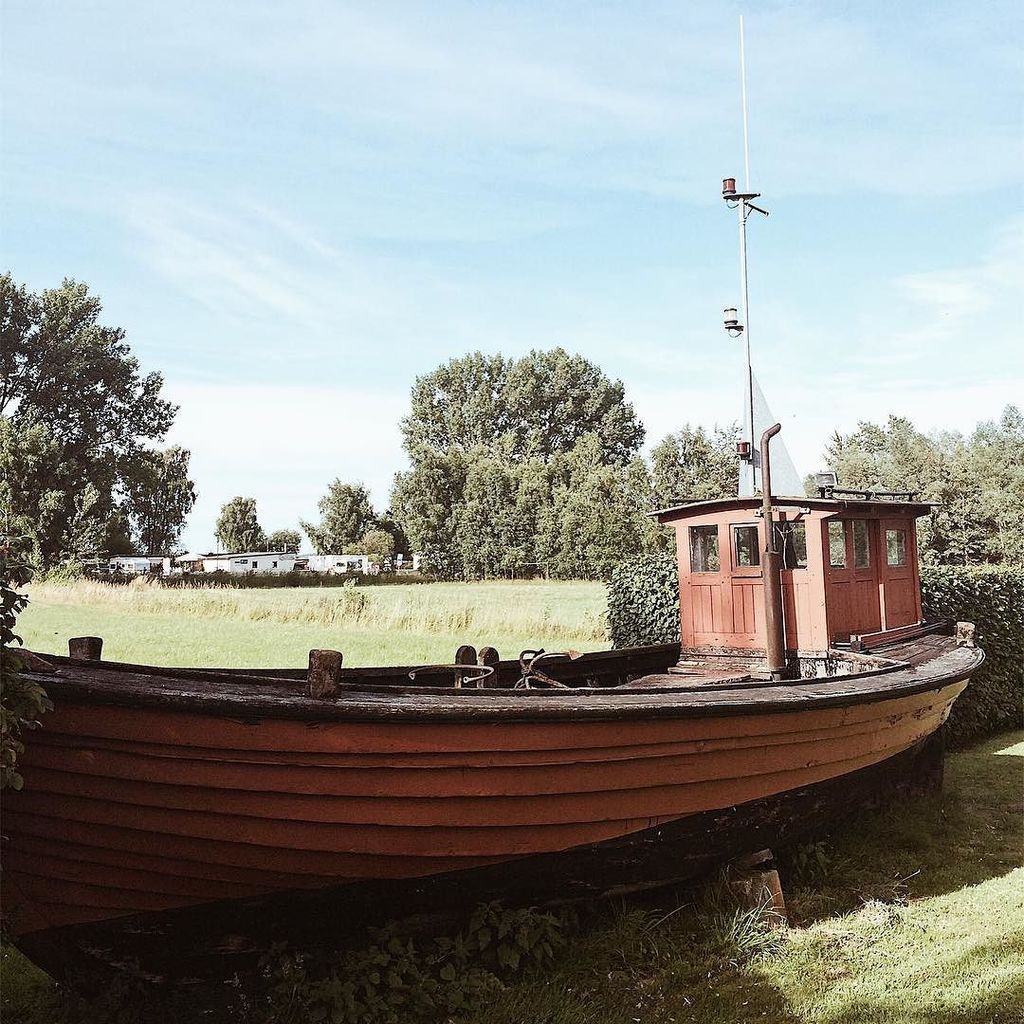 electrofairy_de's tweet photo. Boat on land #MakePortraits #LandscapePhotography #LandscapeLovers #Landscapestyles_GF #LandscapeHunter #TravelDia… https://t.co/H9ak4Ifol1 https://t.co/EBURiGqCtK