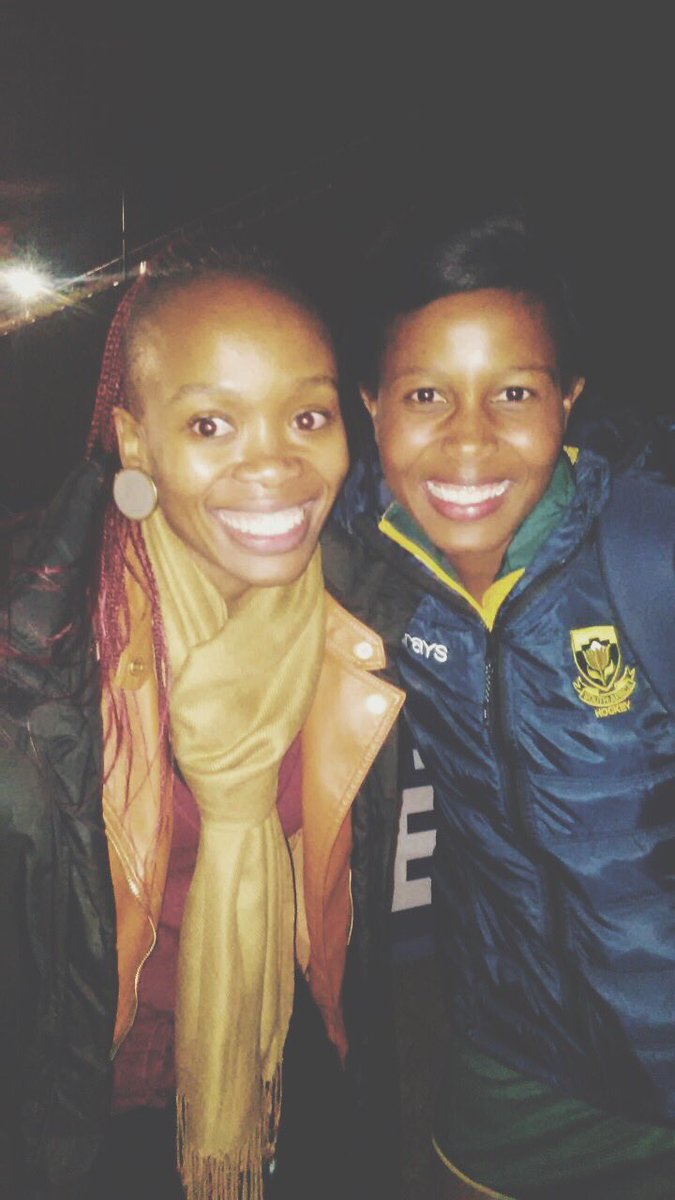 Tough loss today <a href="/sawomenshockey/">SA Hockey Women</a>! But I got to meet my faves <a href="/lildup01/">Lilian du Plessis OLY</a> <a href="/sulla_oohlala/">sulette</a> so mixed feelings and all that😁🇿🇦❤️#HWL2017
