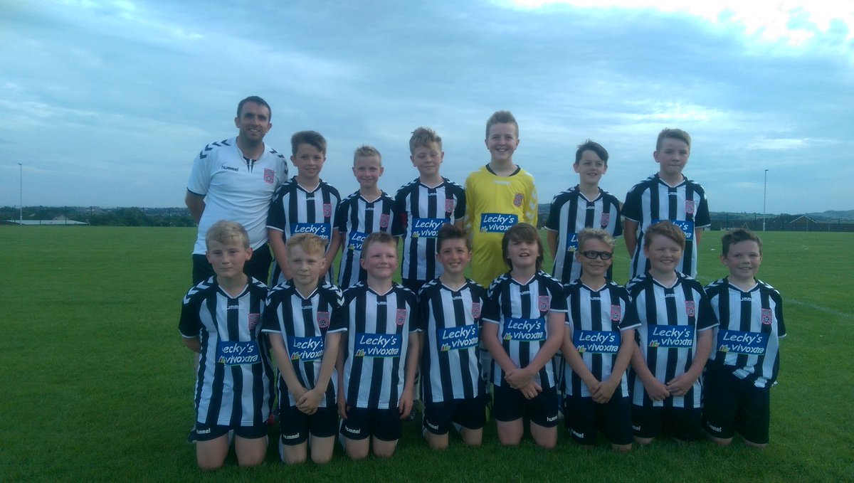 thannan80's tweet photo. Dergview U12 just won there 2nd game 2-0 against Hillsborough Boys Fc.#black &amp; white army https://t.co/E7gsCY2XMe