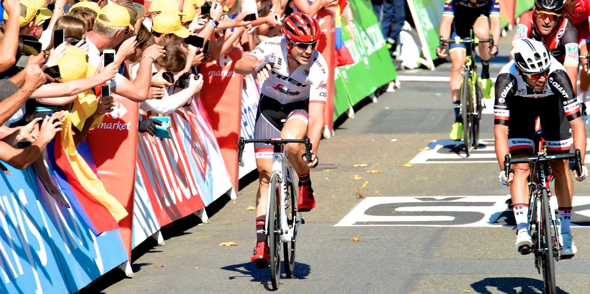 C'est quand même assez triste de voir tous ces téléphones tendus... Cinq heures d'attente pour ne finalement rien voir... #TDF2017