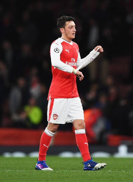 MotivacionesF's tweet photo. "Prefiero asistir que marcar. Prefiero ver a todo mi equipo gritar que somos campeones que gritar que soy el mejor" - Mesut Ozil https://t.co/ilqcrk365E