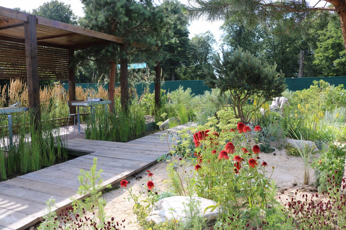 BALI_Landscape's tweet image. Well done Young Designer Gold winner Ula Maria &amp;amp; BALI Registered @GroundControlGC @CEDNaturalStone for build/supply of 'Studio Unwired'