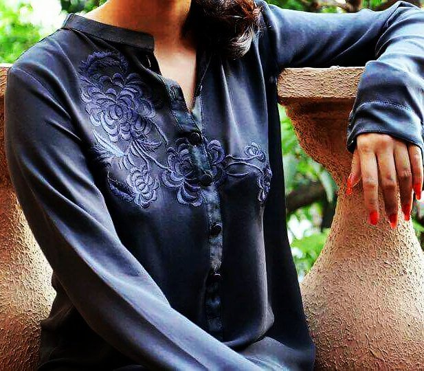 ayeshahamza's tweet photo. #ATTENTION
#BookingOrders
#SummerSpecial
#PureMaterial
#Silkshirts
#rs6500
#ayeshahamza
#BeenasDesignerslounge
#canbemadeinanycolour https://t.co/tkfJlOarsf