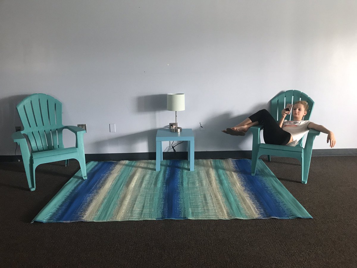 mhilton003's tweet photo. Reading nook coming together in my new classroom. ♥️ @BTESBobcats #5graderocks https://t.co/m6NvZtDykJ