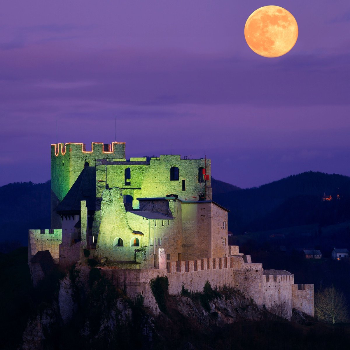 Discover Slovenia Old Castle Slovenia The Beautiful Full Moon Over The Medieval Old Castle Standing On A Hill Above Slovenia S Third Largest City Celje T Co Iilbdos869