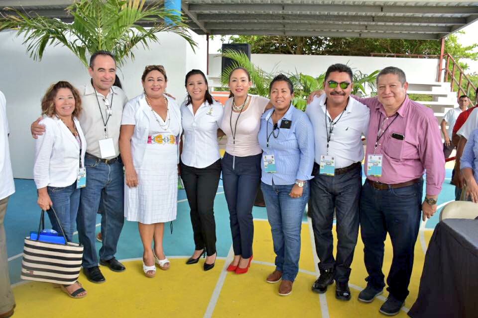 Acompañando a nuestro gobernador C.P. <a href="/CarlosJoaquin/">Carlos Joaquín</a> a la audiencia pública "Platícale al gobernador", aquí en #FCP.