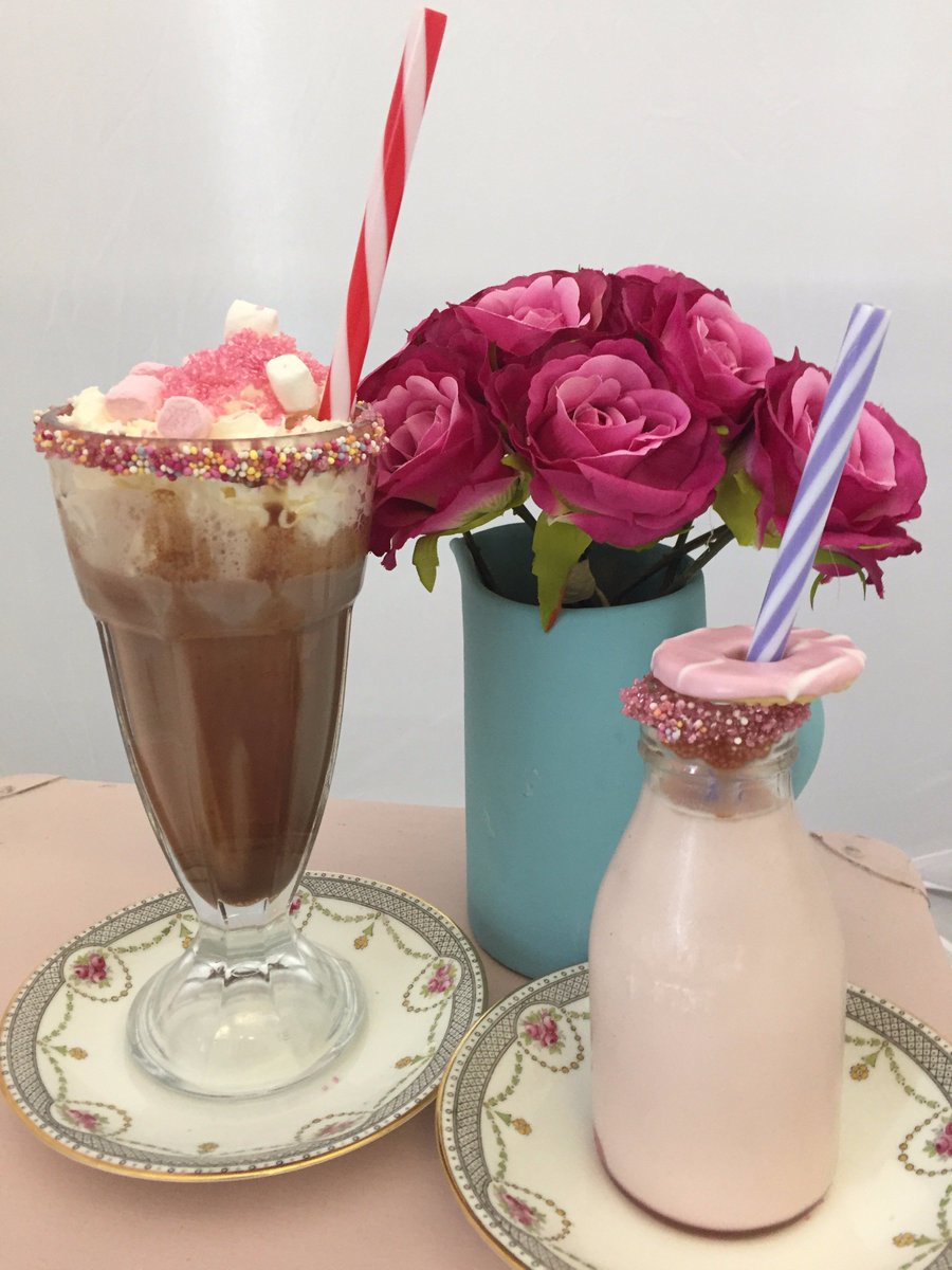 dottydivadesign's tweet photo. Kids Holiday Treats #milkshakes #homemadecake #unicornshake #cookiesandcake #climpsonandsonscoffee #summerholidays https://t.co/89qlEhaexV