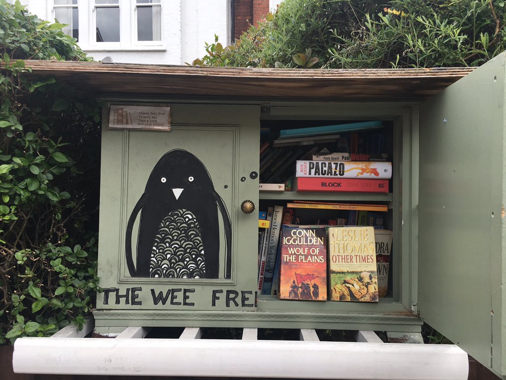 Fox_C81's tweet photo. @catherinerusse2 Check out #theweefreelibrary on Valley Road in #Streatham 📚 https://t.co/SLPh2taeug