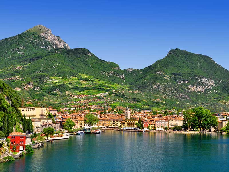 Marta_Bui's tweet photo. Nuevo destino descubierto @edutri3  #lagodecomo #italia. Hay que buscar fecha para escaparnos!! #quemegustaviajar https://t.co/MFewCeWlZn